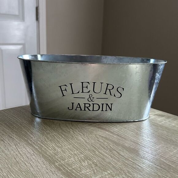 NWOT … GREENBRIAR INTERNATIONAL “Fleurs & Jardin” Galvanized Planter - Picture 3 of 5